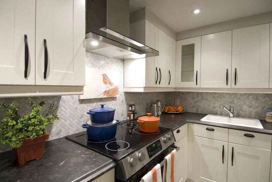 Cyclone Alito Collection SCB510 36" Wall Mount Range Hood Kitchen Exhaust Fan With Baffle Filters - Image 3